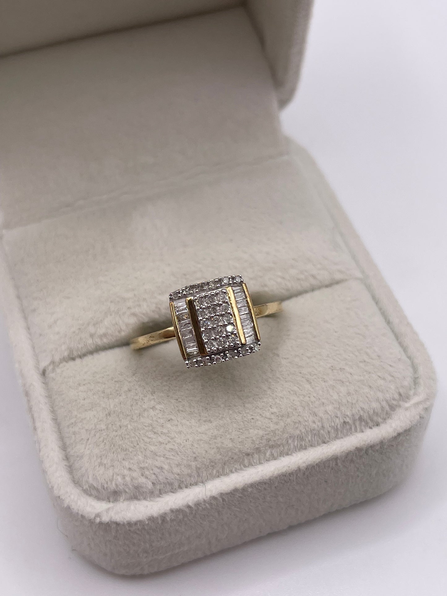 9ct gold diamond ring