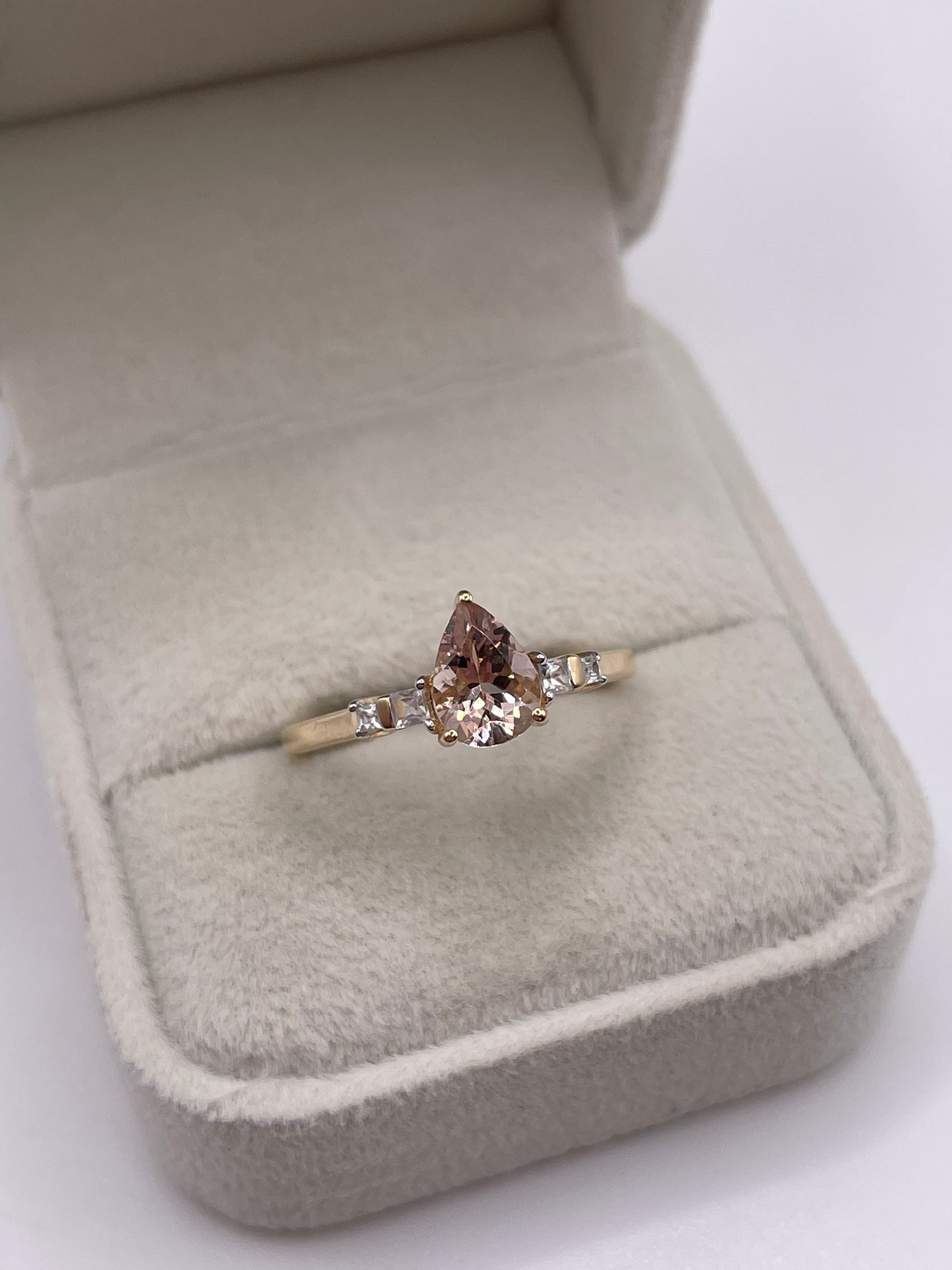 9ct gold morganite and zircon ring