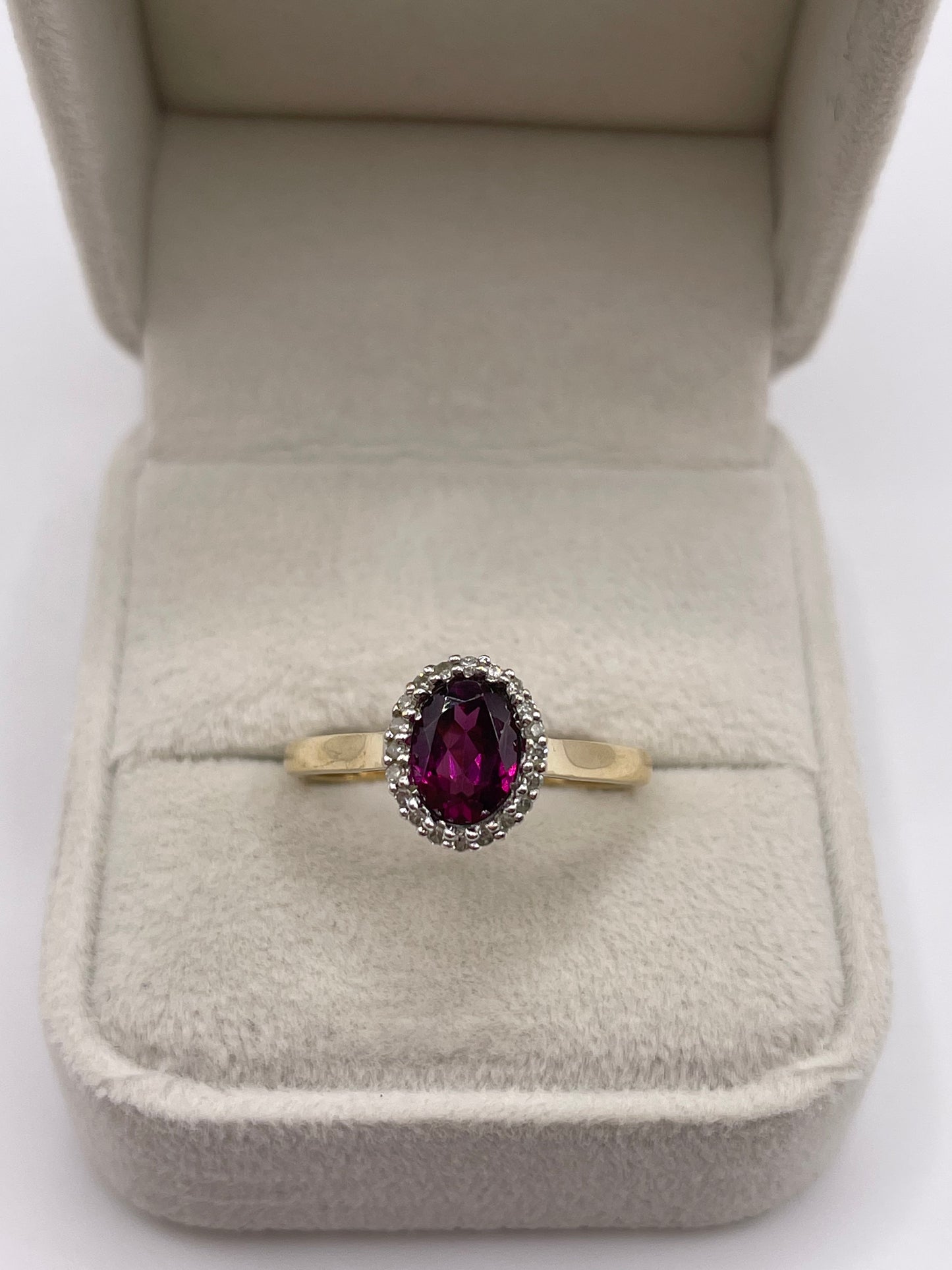 9ct gold garnet and diamond ring