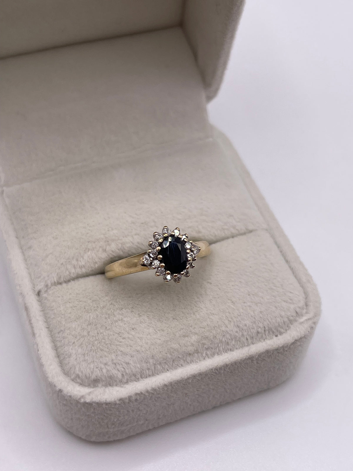 9ct gold sapphire and diamond ring