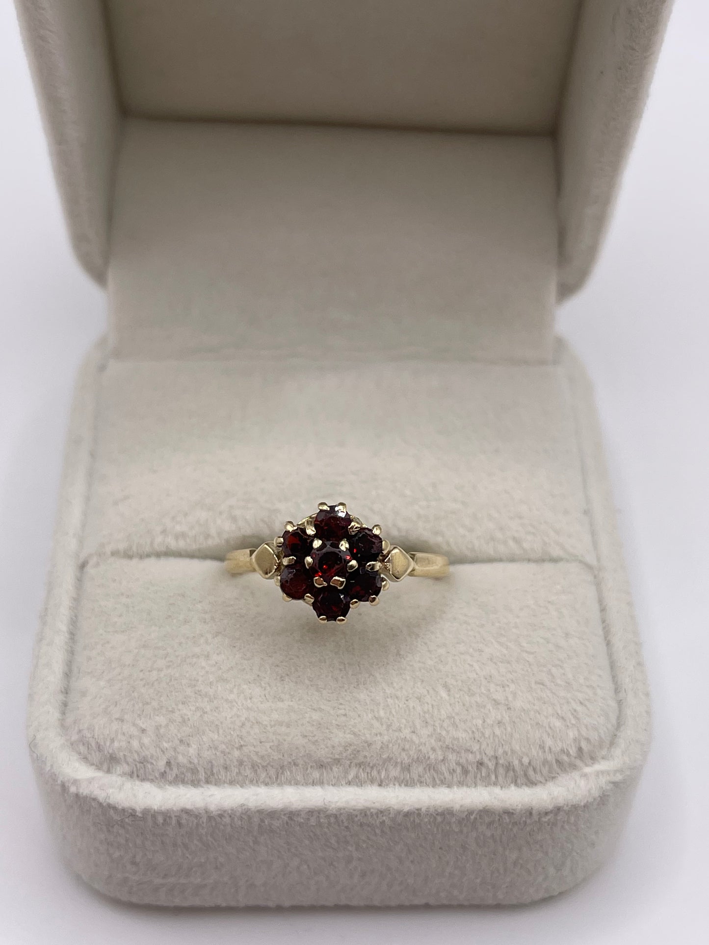 9ct gold garnet cluster ring