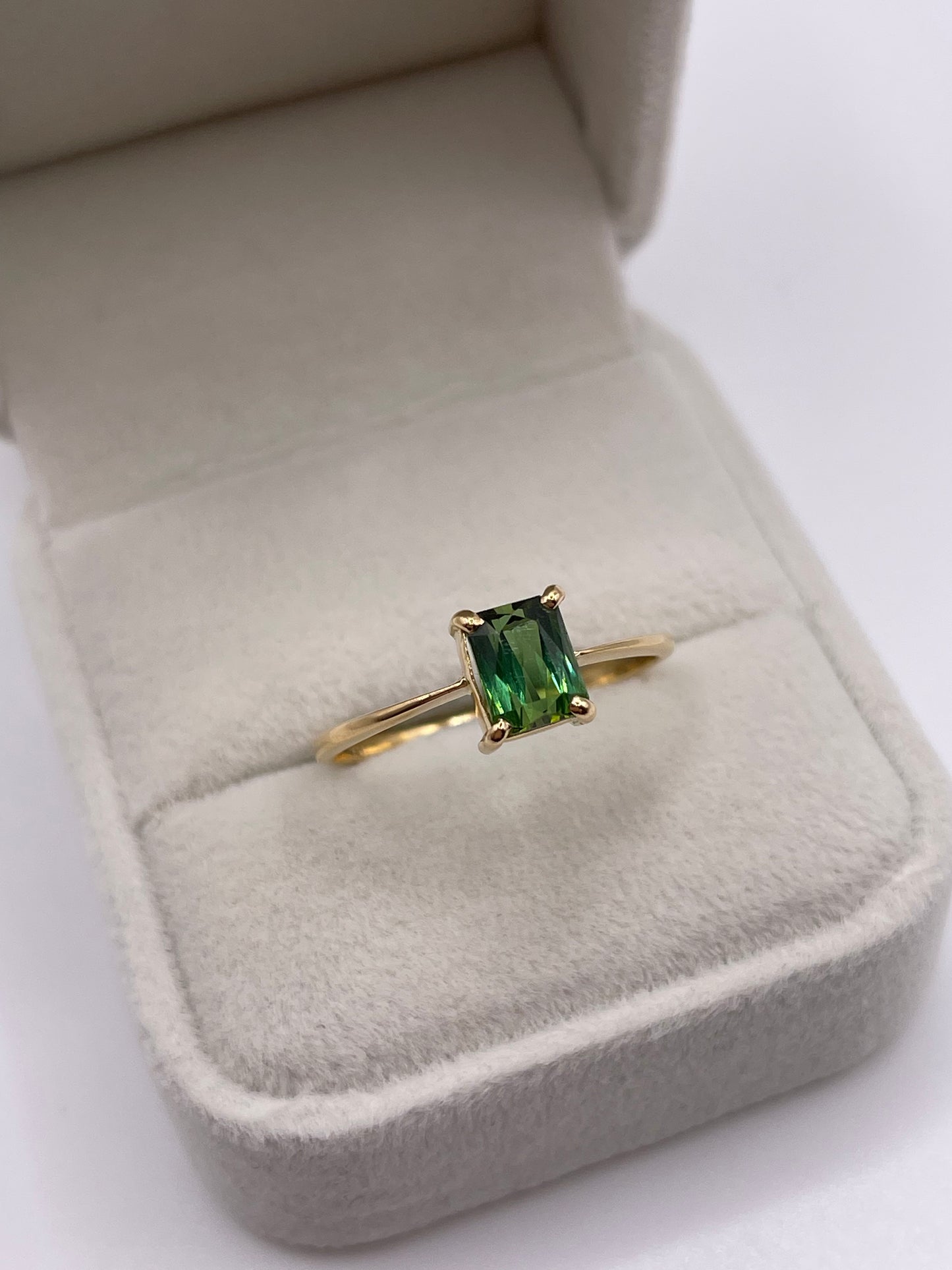 18ct gold tourmaline ring