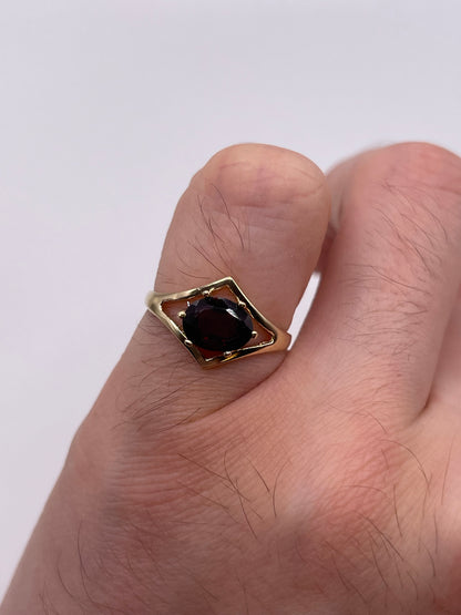 9ct gold garnet ring