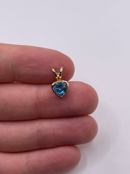 9ct gold topaz pendant