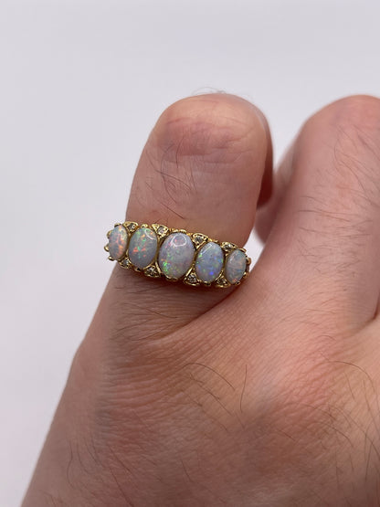 18ct gold opal and diamond ring