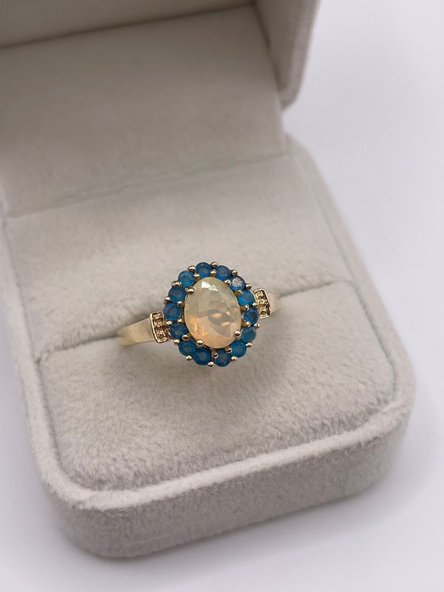 9ct gold opal and apatite ring