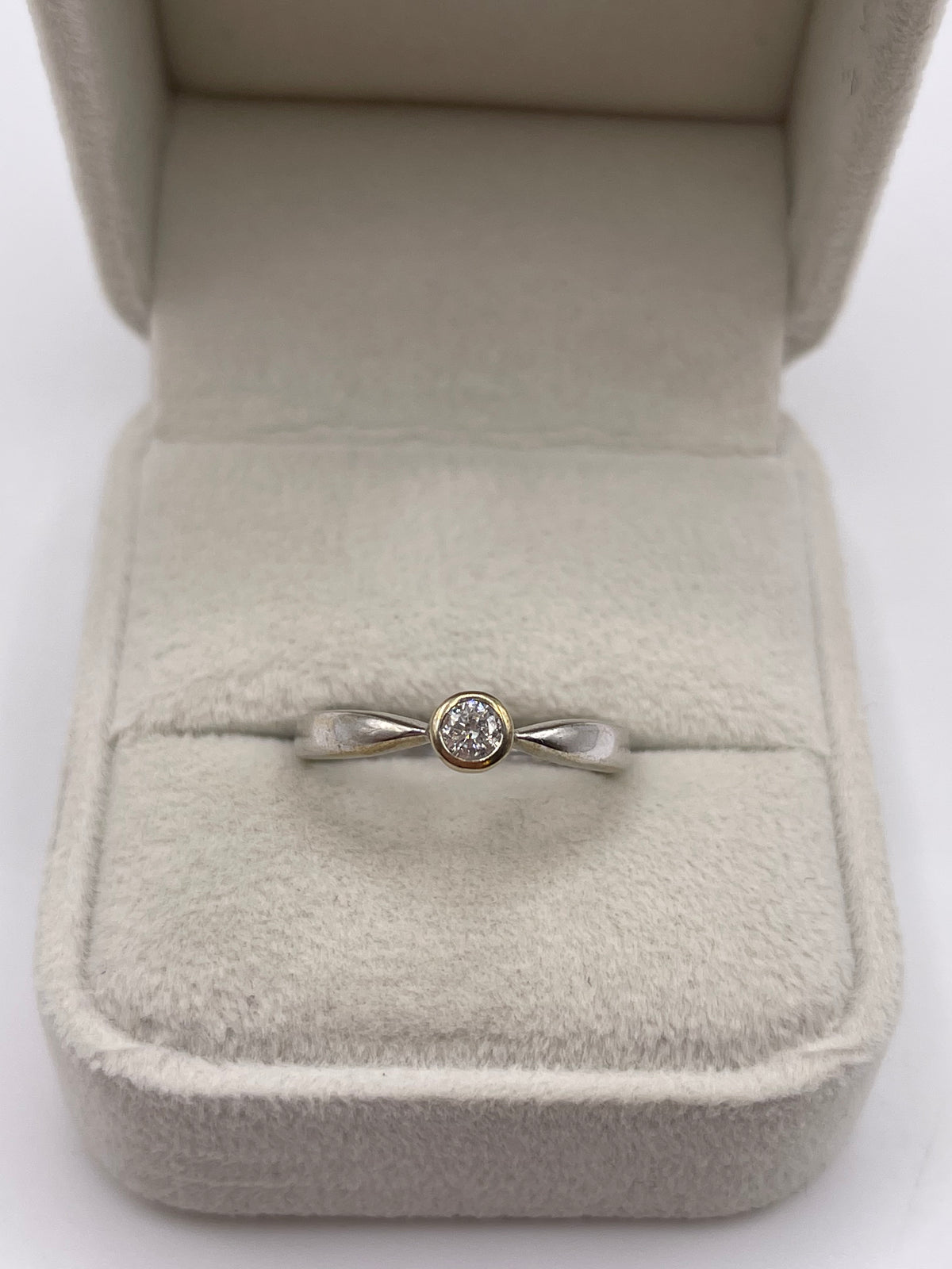 9ct two tone gold diamond ring