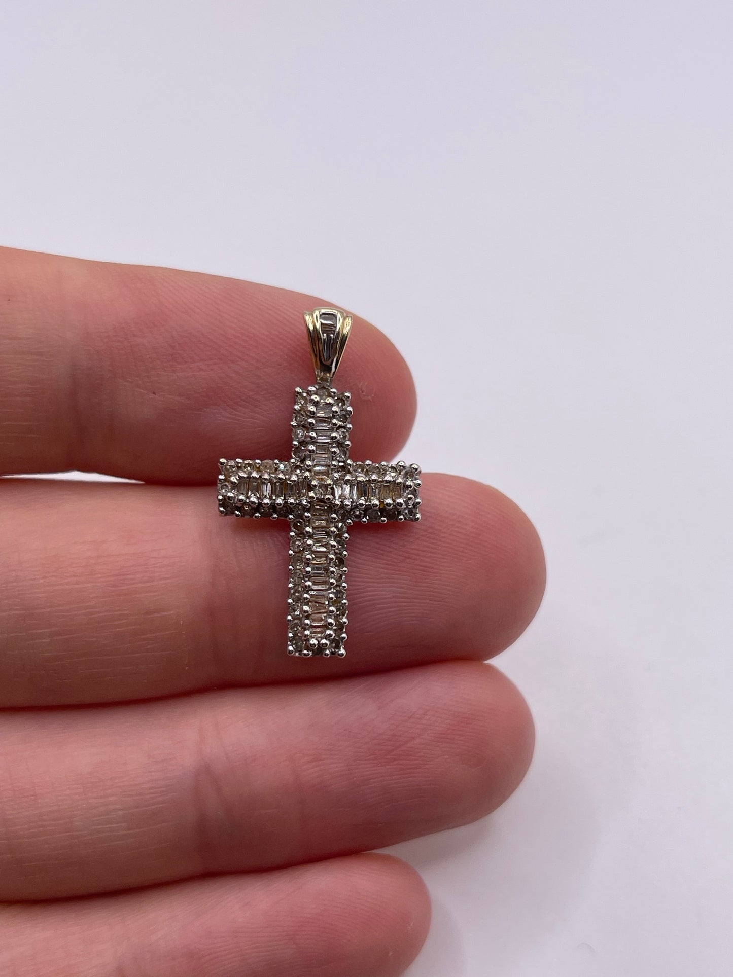 9ct gold diamond cross pendant