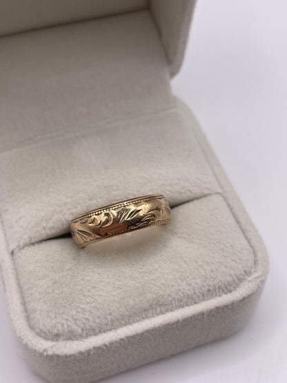 9ct gold patterned band