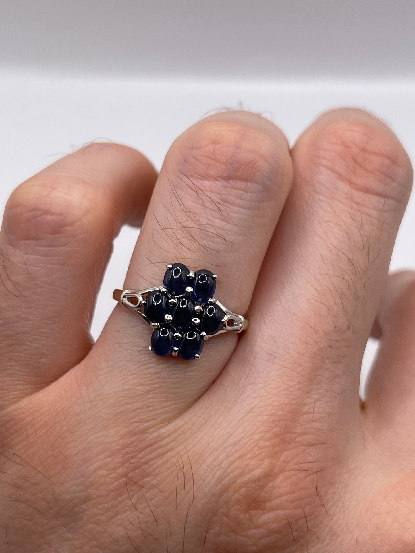 9ct white gold cabochon sapphire ring