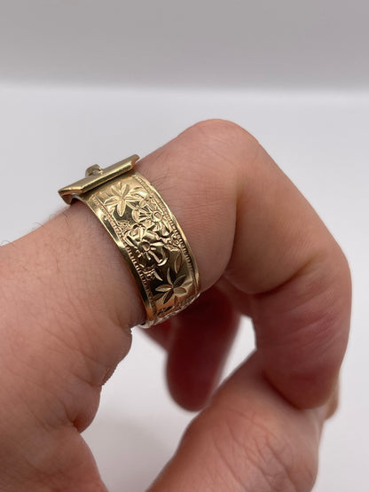 Heavy 9ct gold patterned buckle ring