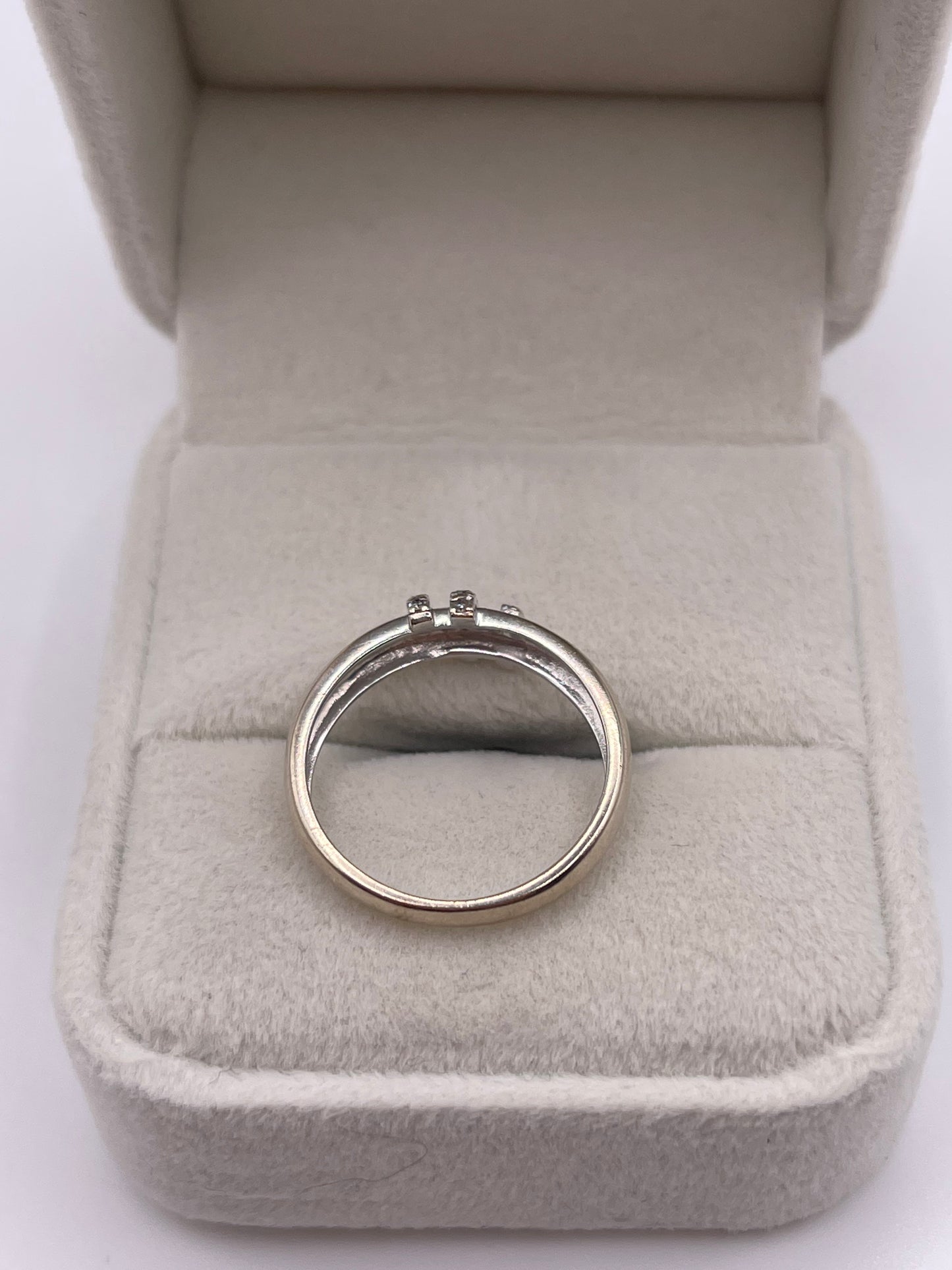 9ct white gold diamond ring