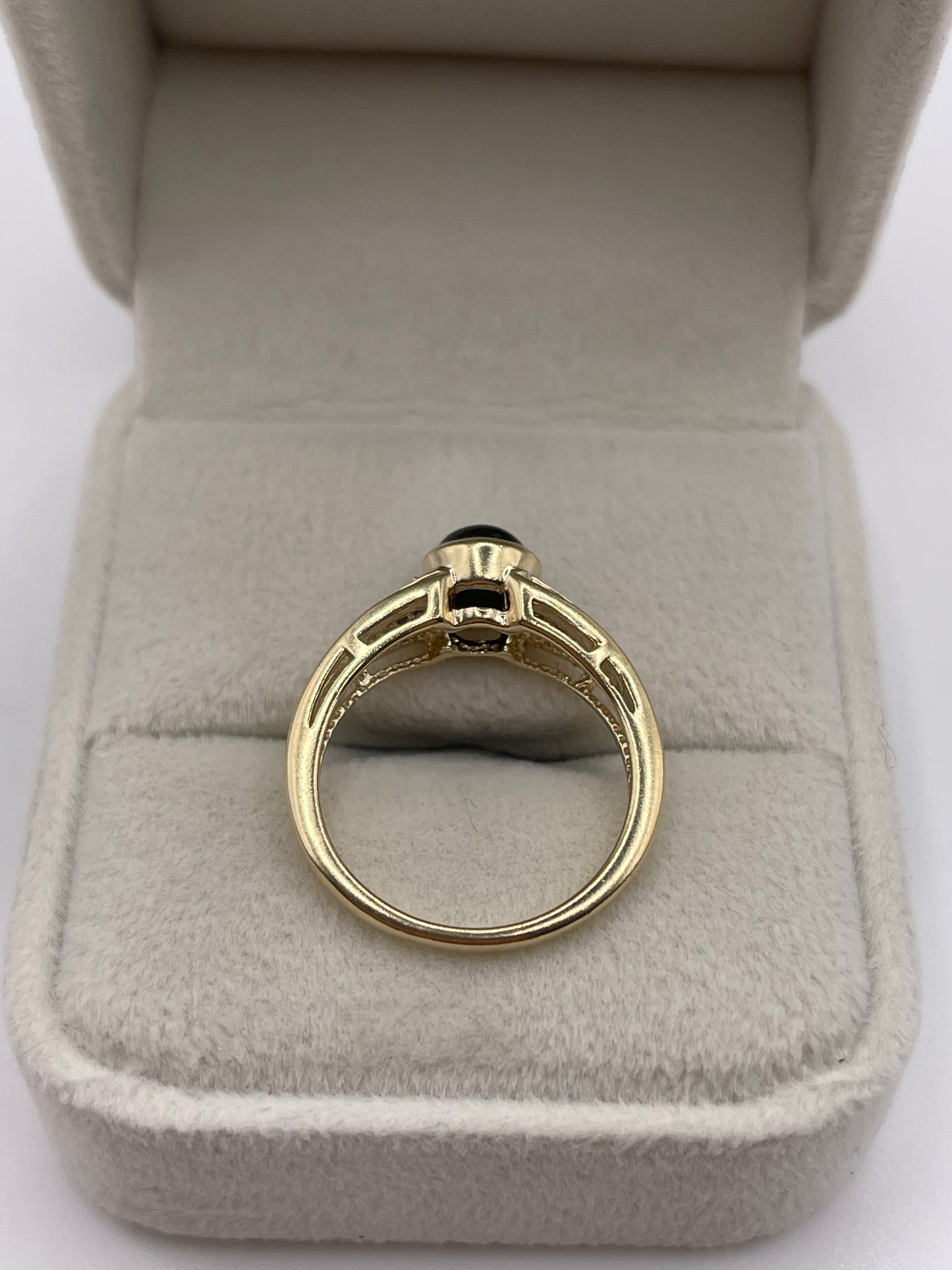 9ct gold star sapphire and diamond ring