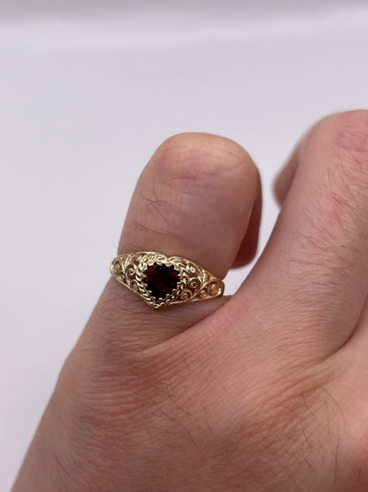 9ct gold garnet heart ring