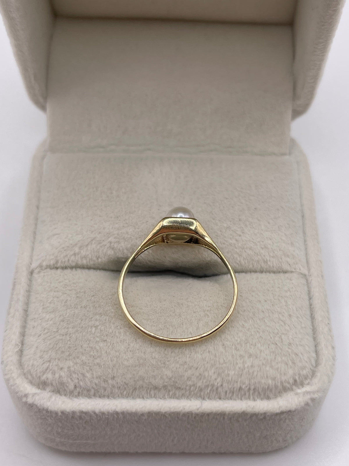 9ct gold pearl ring
