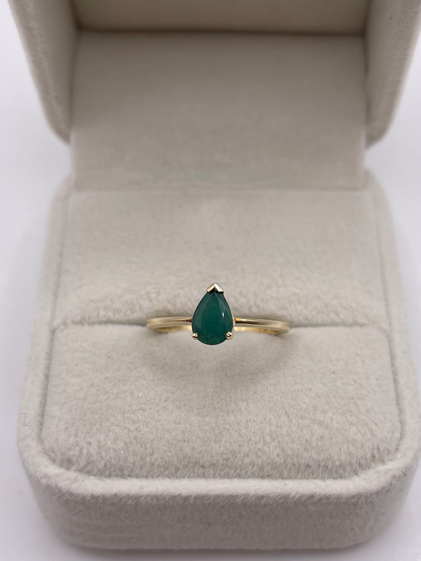 9ct gold emerald ring