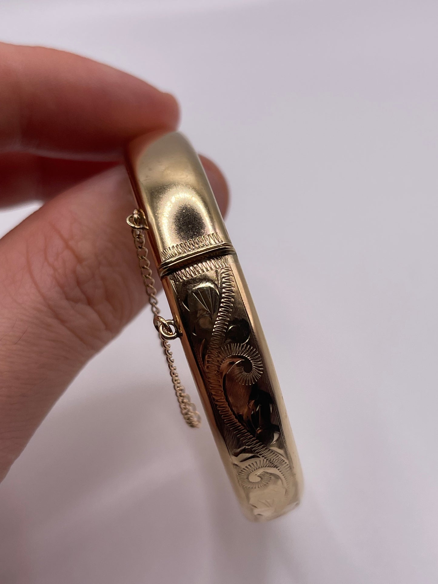 9ct gold bangle