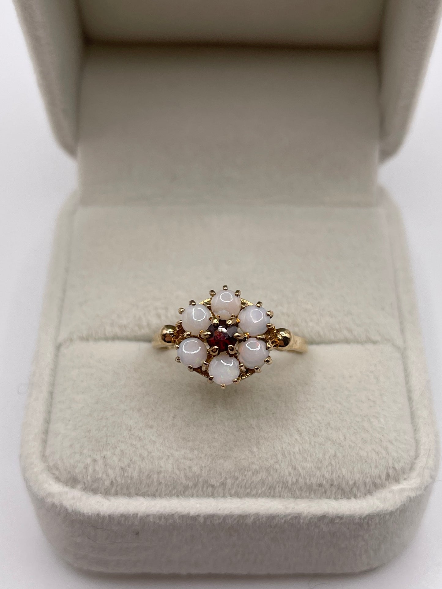 9ct gold garnet and opal ring