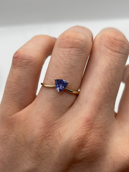 9ct gold tanzanite ring