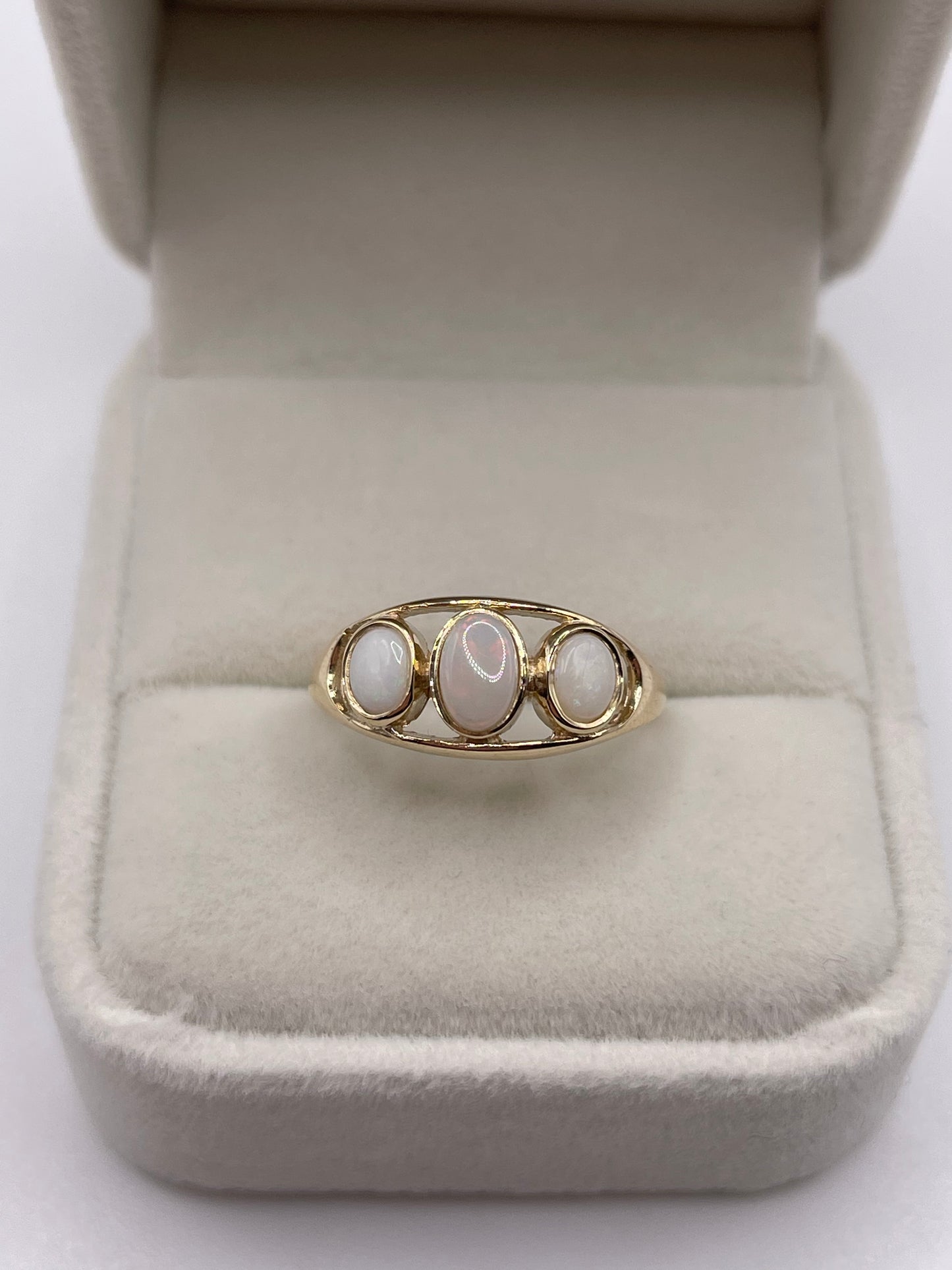 9ct gold opal ring