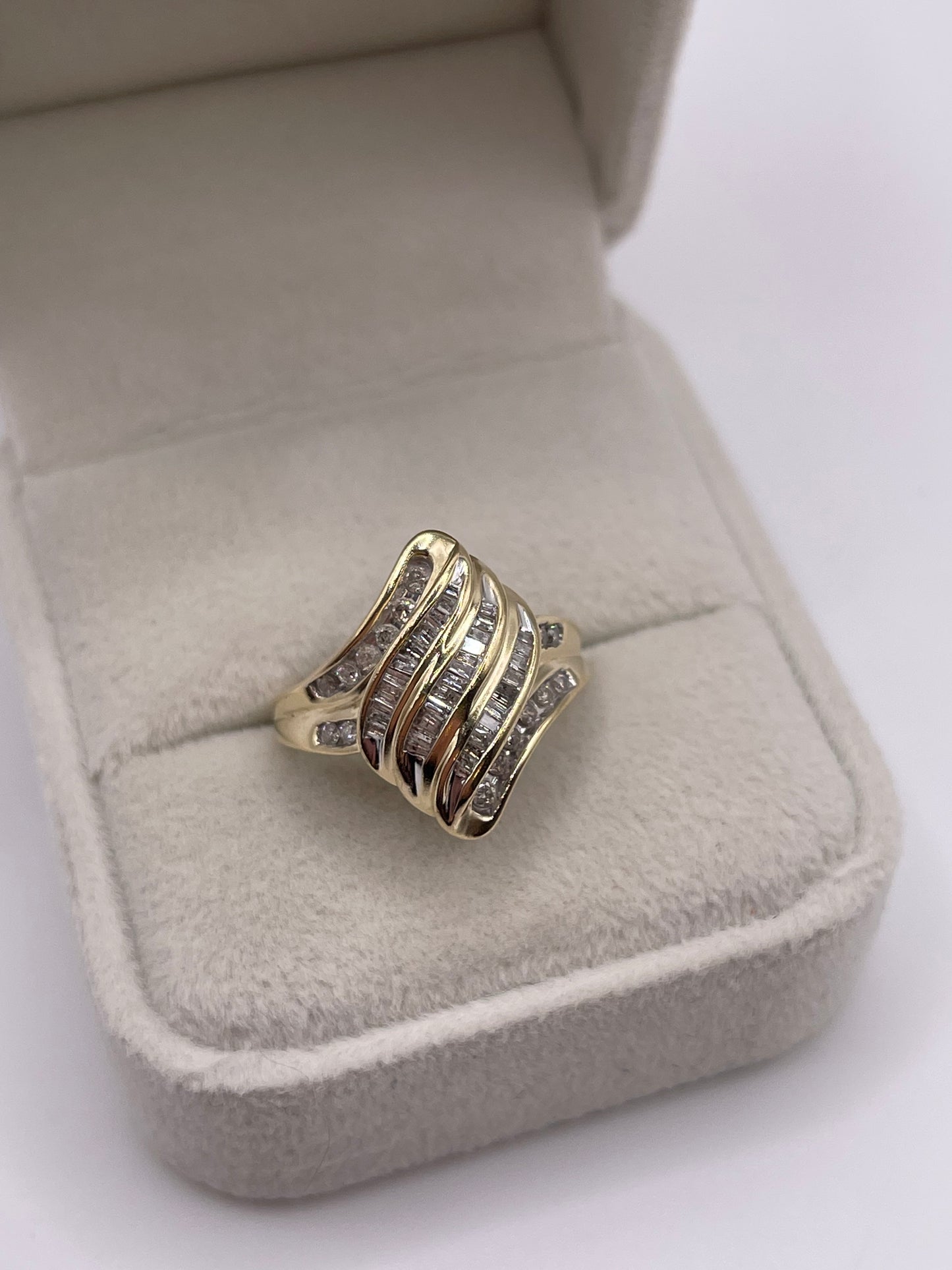 9ct gold diamond cluster ring