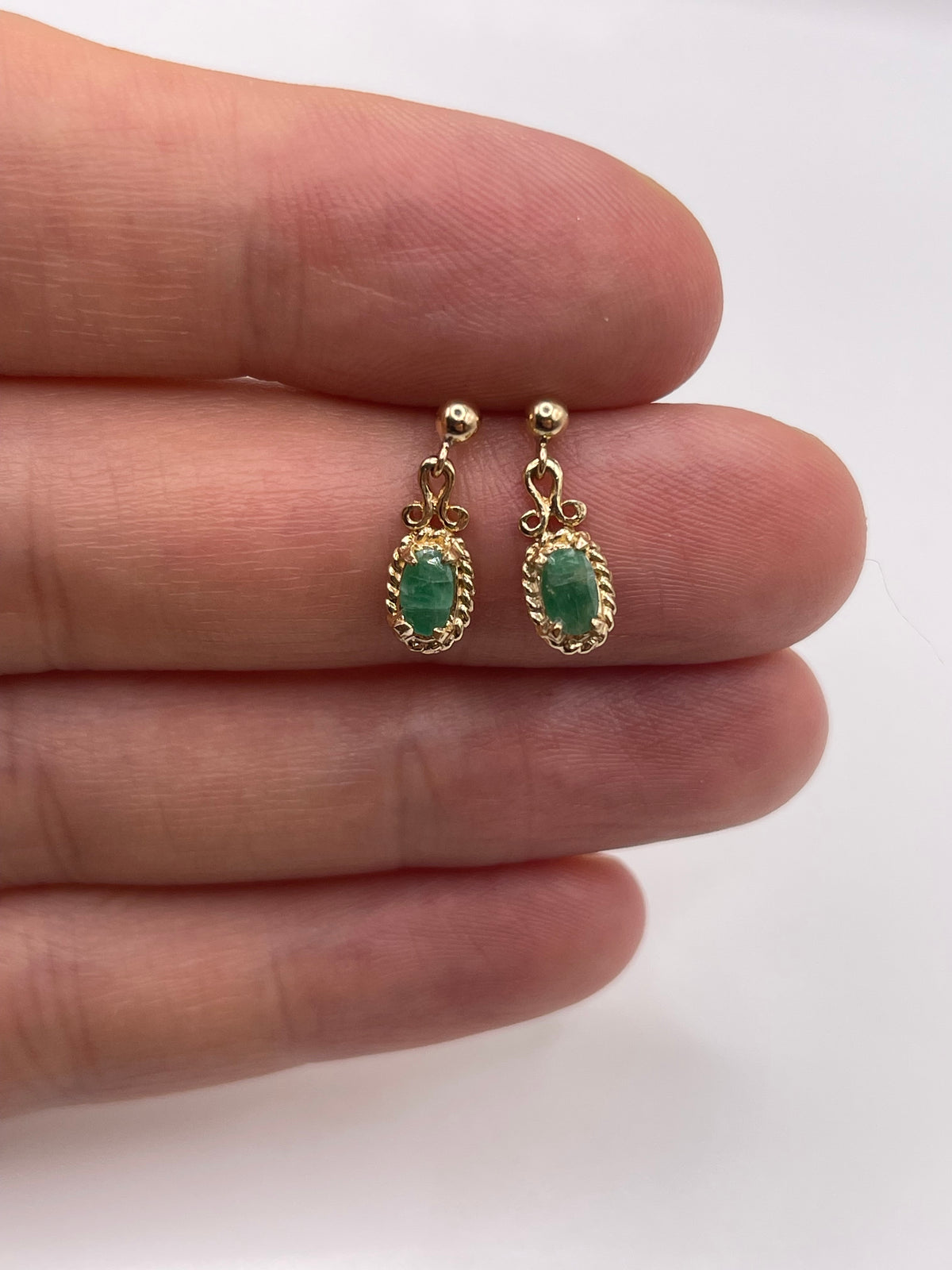 9ct gold emerald earrings