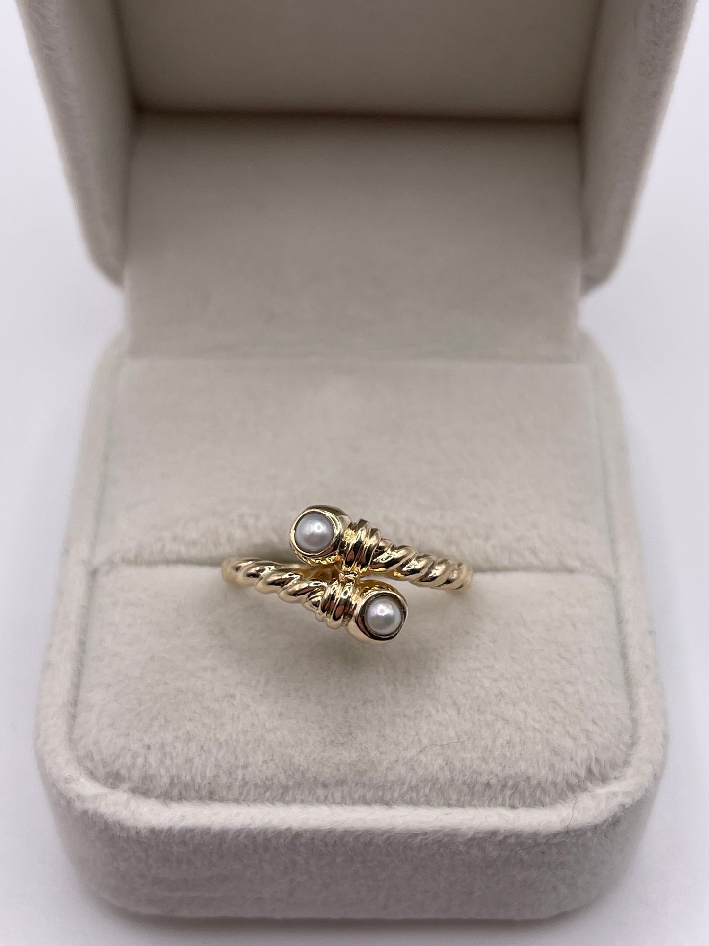 9ct gold pearl torque ring
