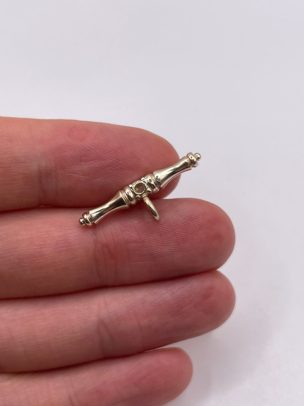 9ct gold pearl t bar pendant