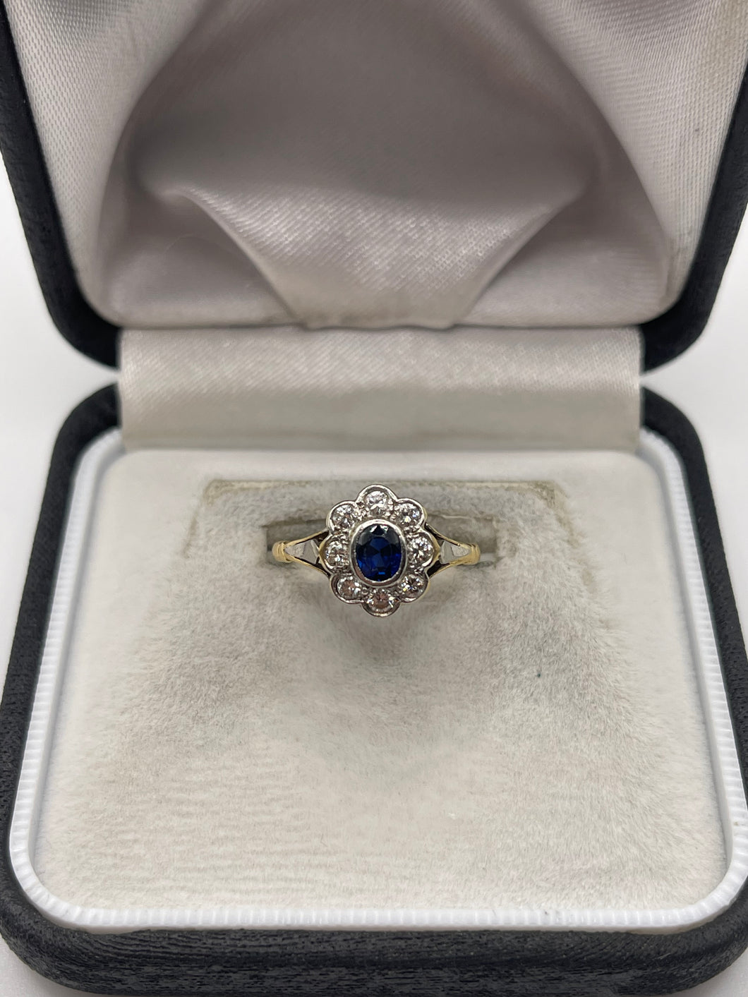 18ct gold platinum sapphire and diamond ring