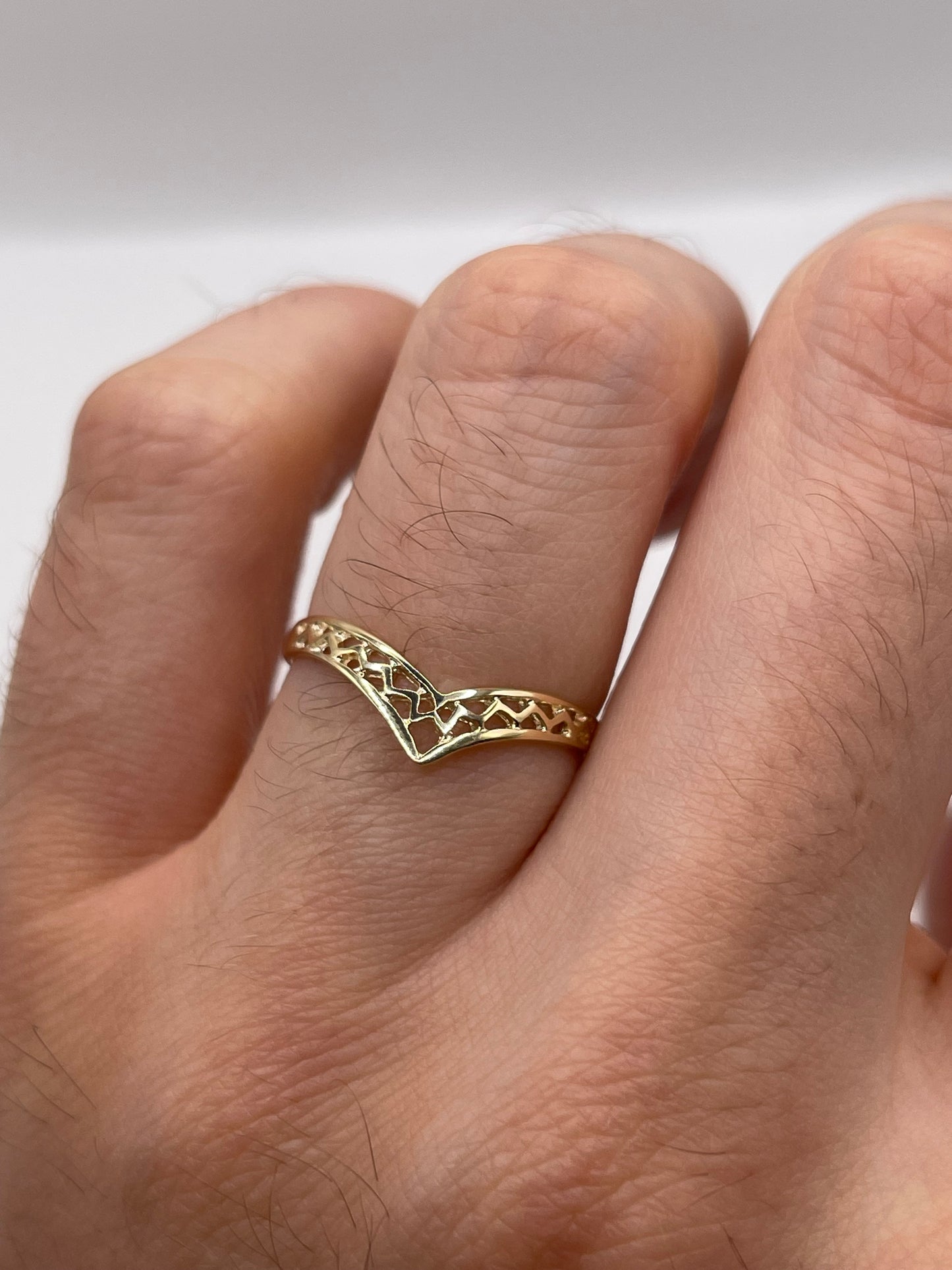 9ct gold wishbone ring