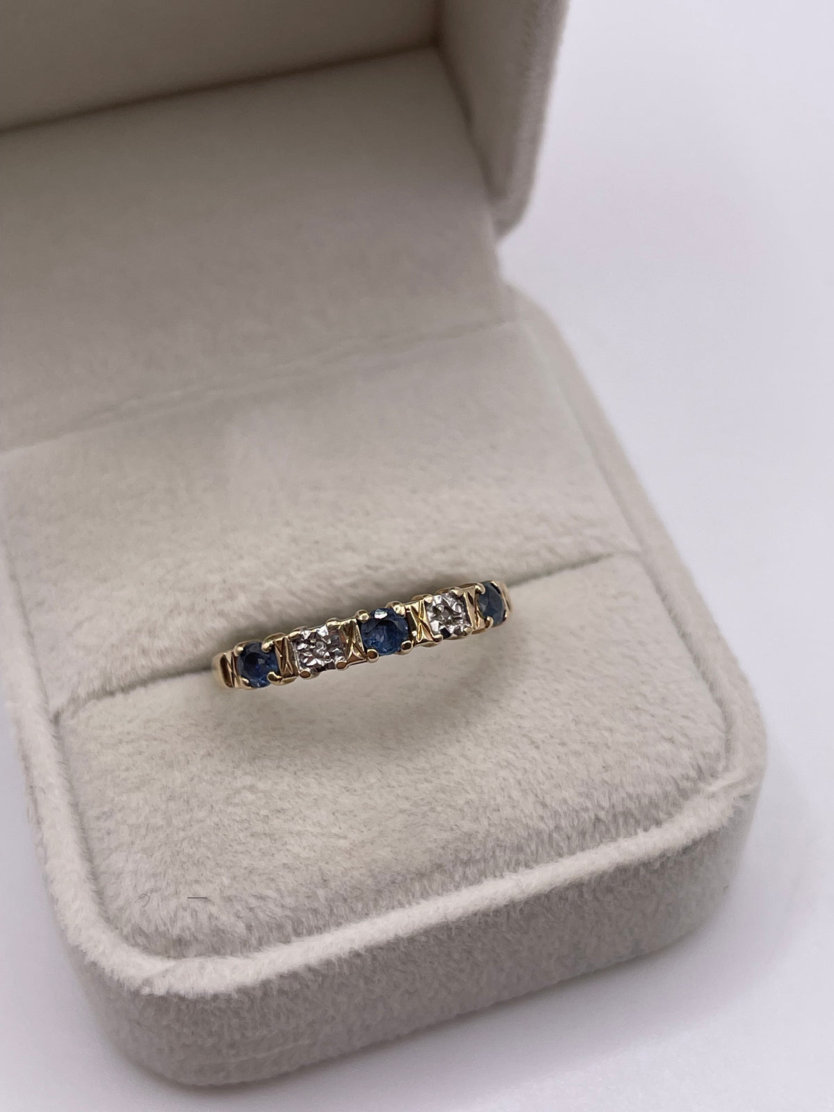 9ct gold sapphire and diamond ring