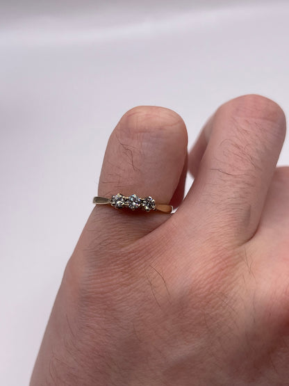 9ct gold 25 point diamond ring