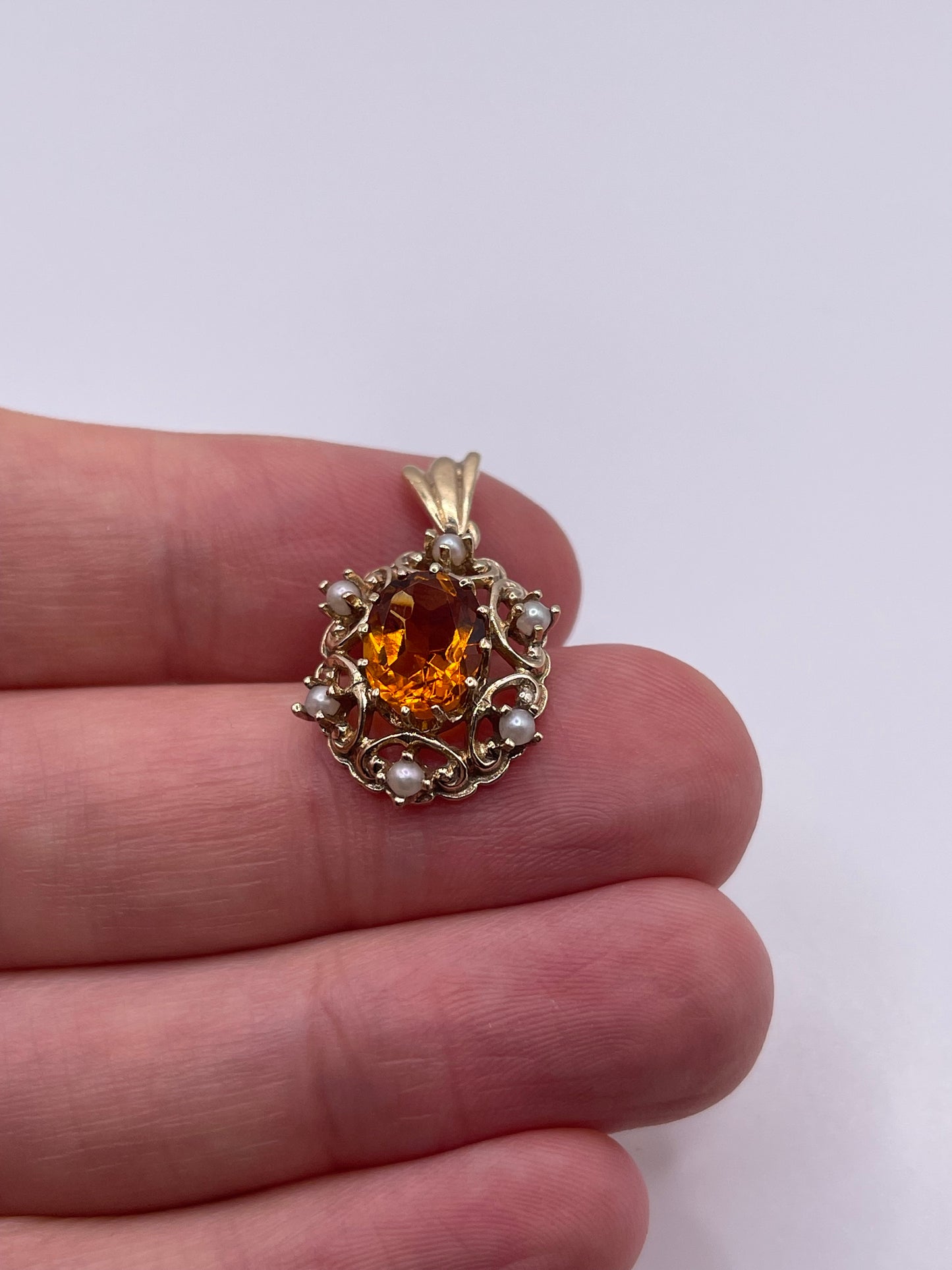 9ct gold citrine and pearl pendant