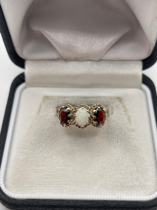 9ct gold opal and garnet ring