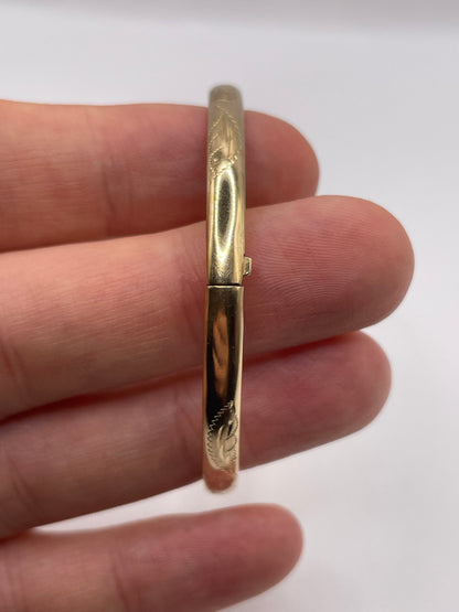 9ct gold bangle