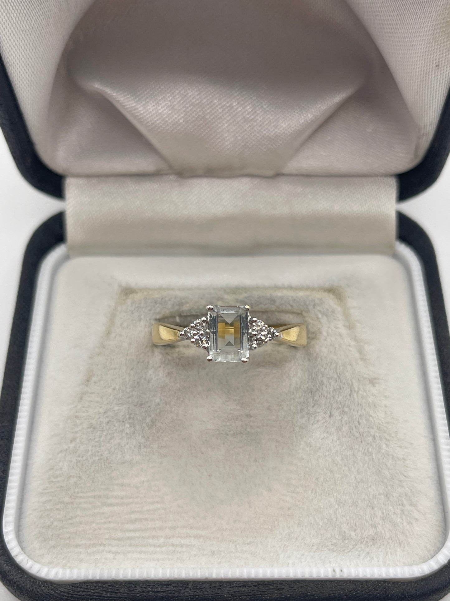 18ct gold aquamarine and diamond ring
