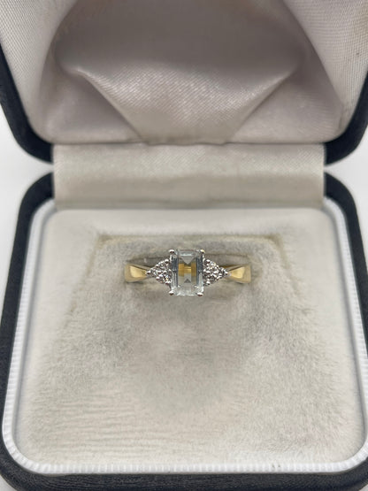18ct gold aquamarine and diamond ring