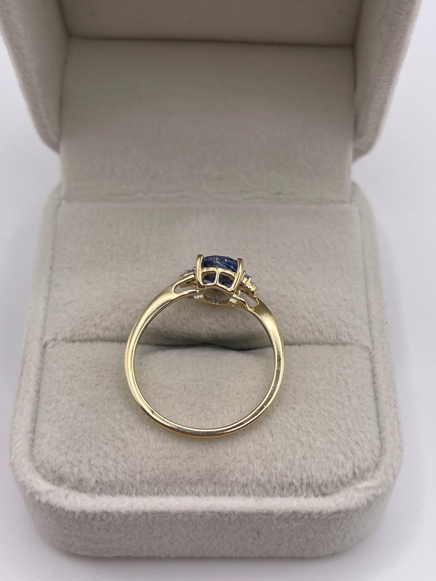 9ct gold kyanite and diamond ring
