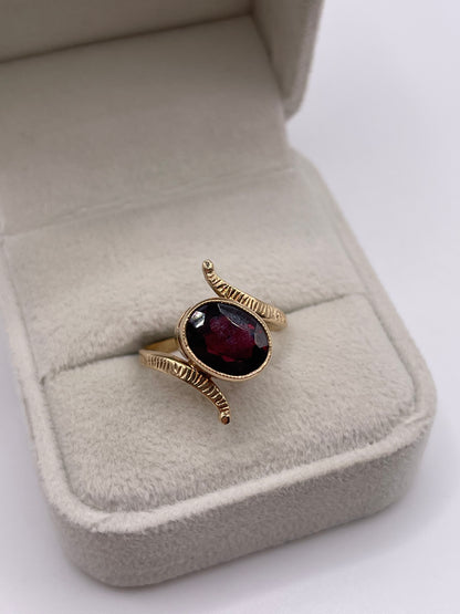 9ct gold garnet ring