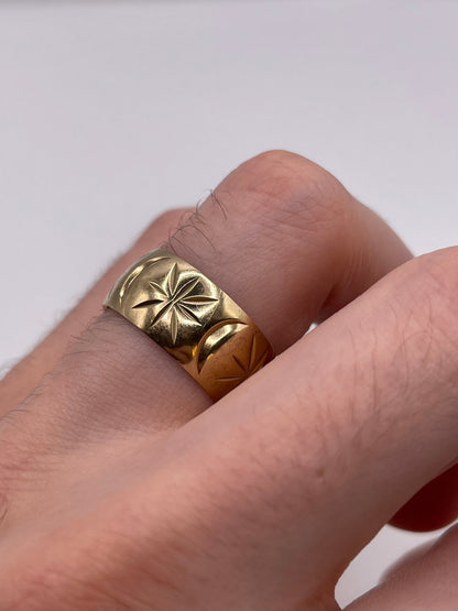9ct gold patterned band