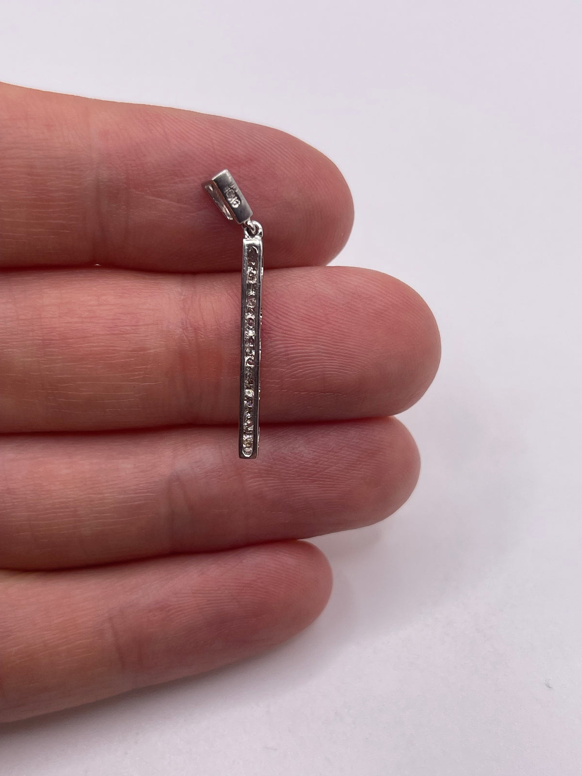 9ct white gold diamond pendant