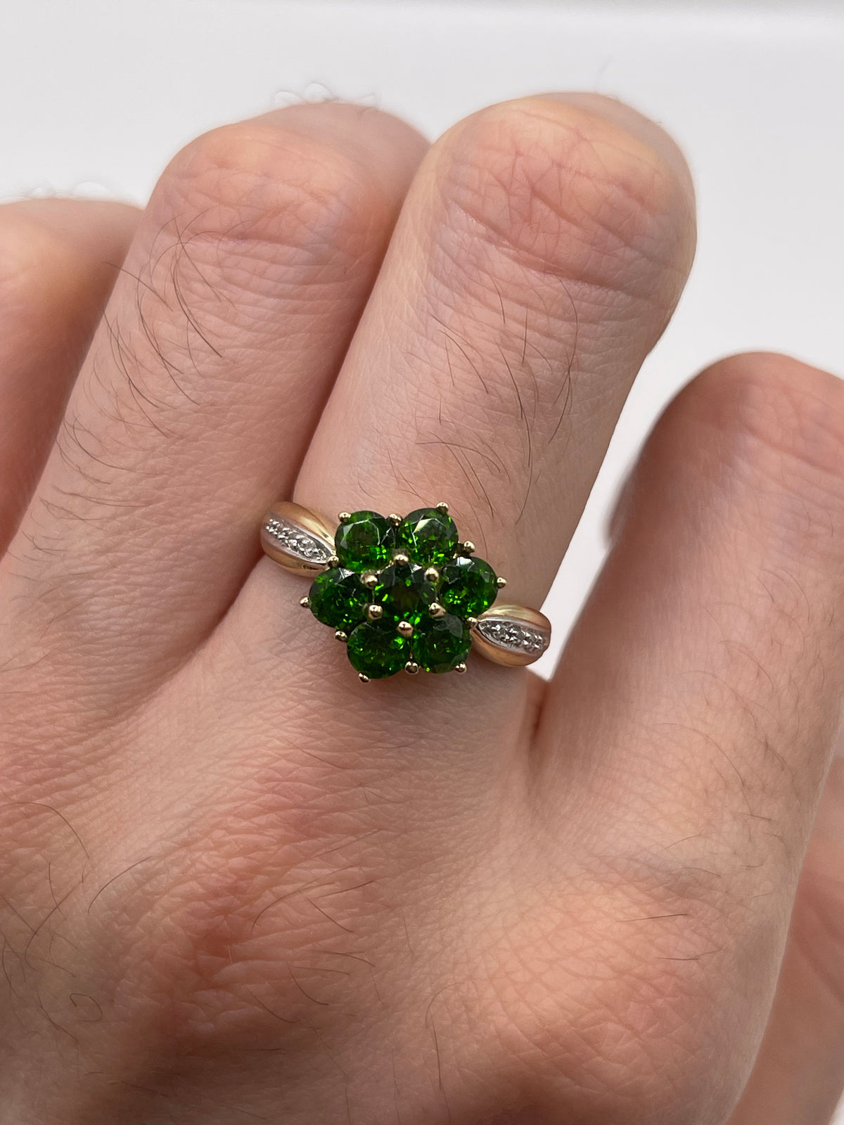 9ct gold diopside and diamond ring