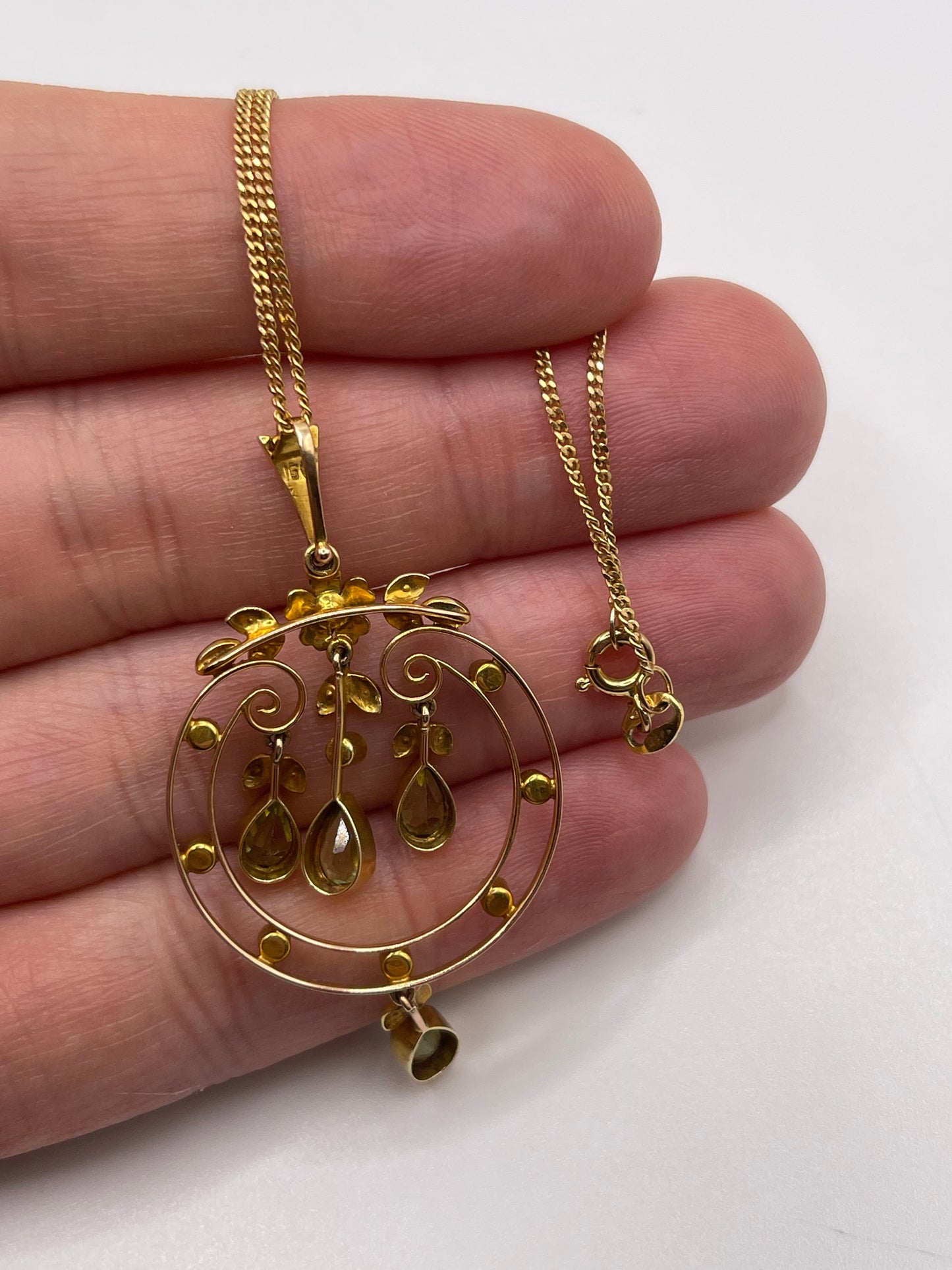 Antique 15ct gold peridot and pearl necklace