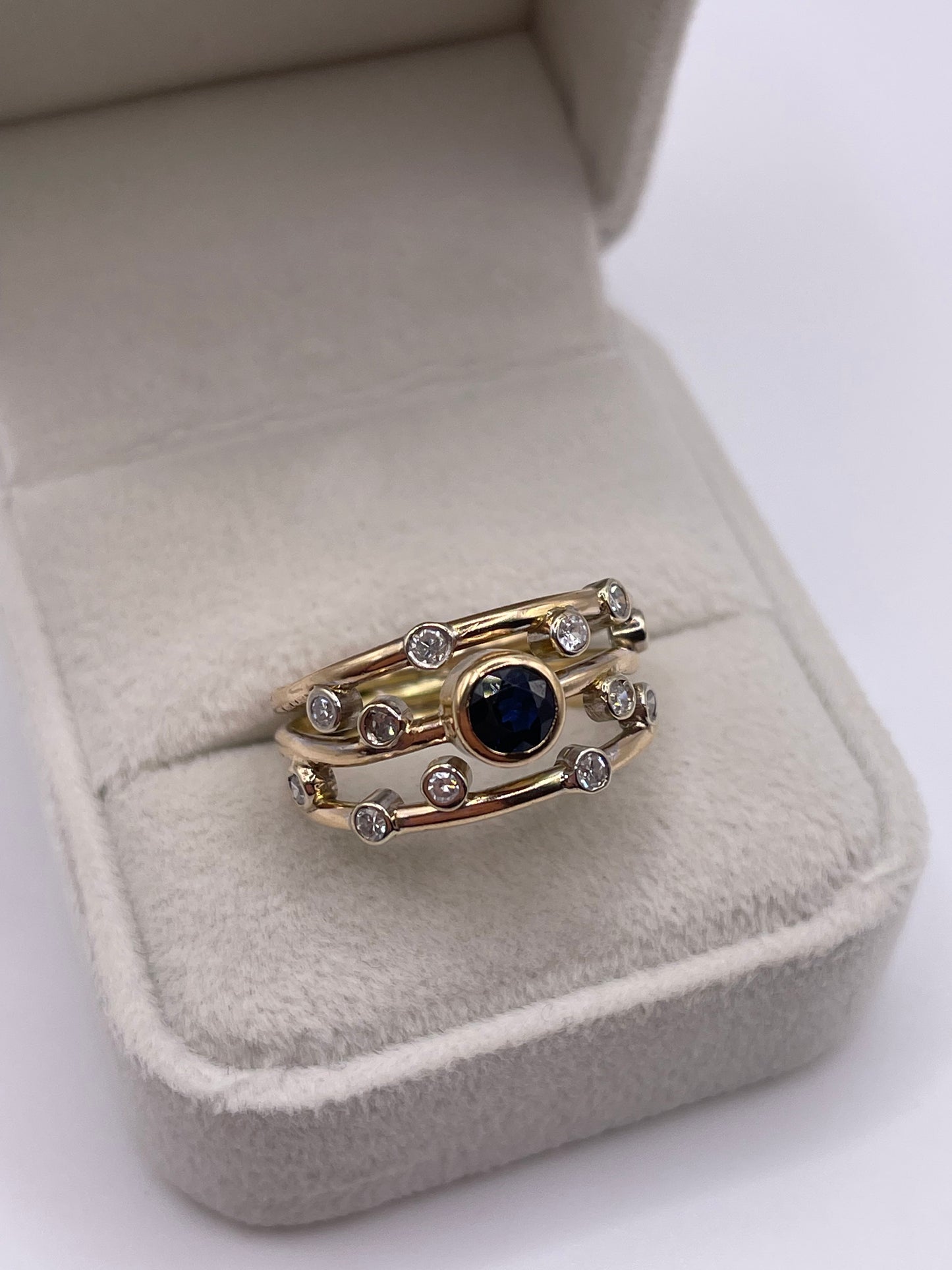 9ct gold sapphire and diamond ring