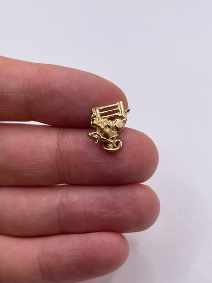 9ct gold horse and jockey charm