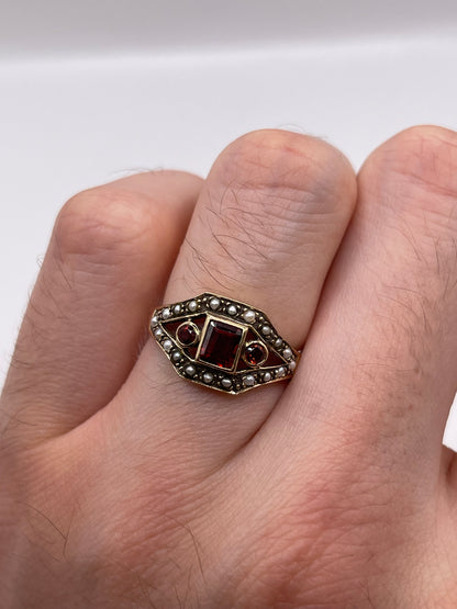 9ct gold garnet and pearl ring