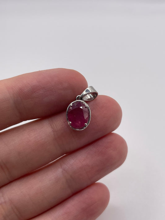 18ct white gold ruby pendant