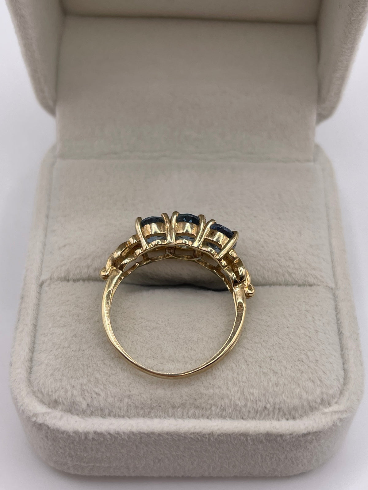 9ct gold blue topaz ring