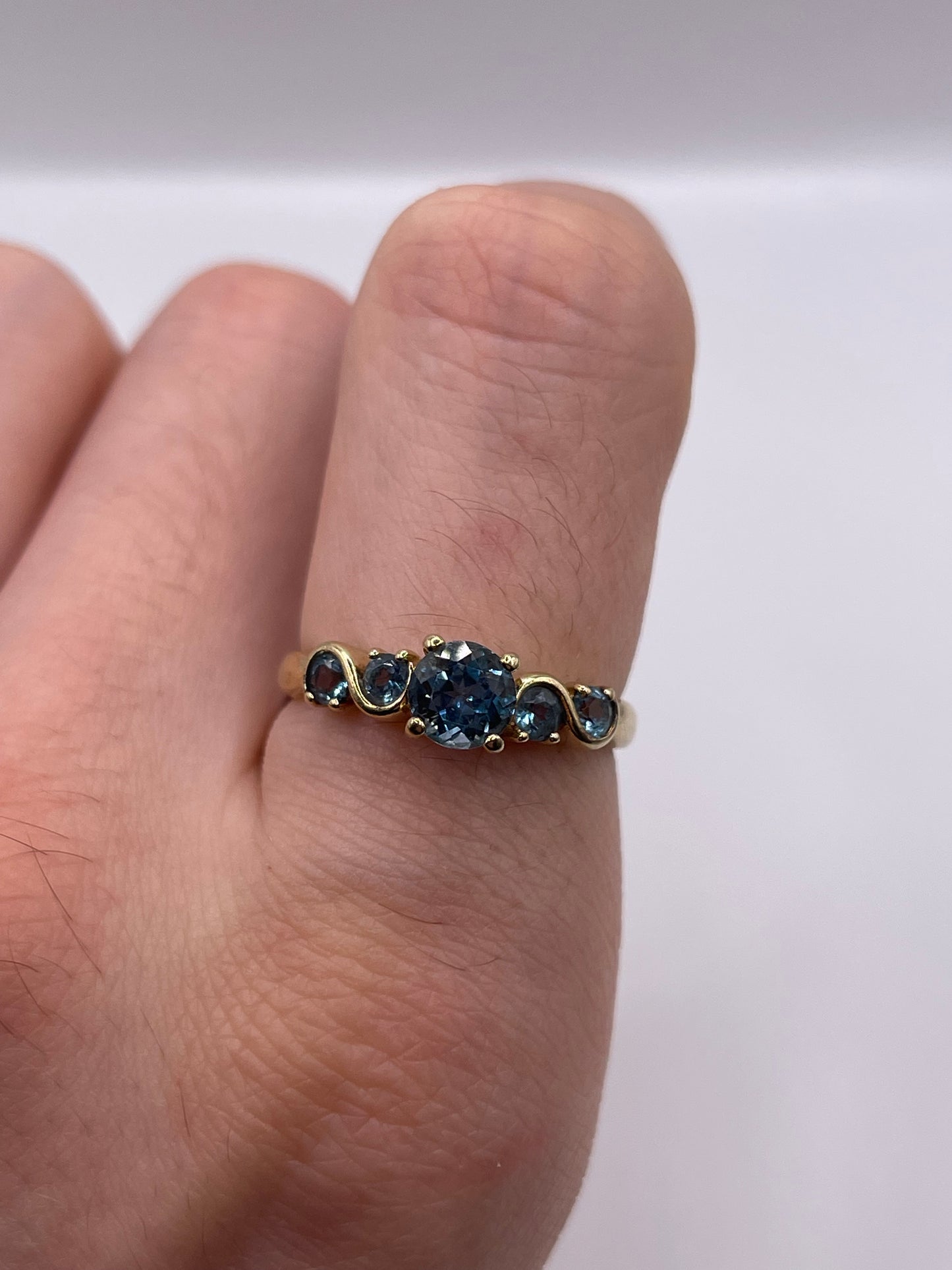 9ct gold blue topaz ring
