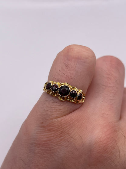 9ct gold garnet ring